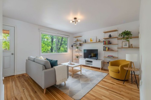 Living Room - 2122 Rue St-Donat, Montréal (Mercier/Hochelaga-Maisonneuve), QC - Indoor Photo Showing Living Room