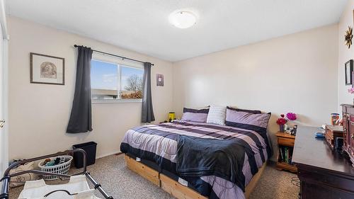 600 - 602 Rutland Road, Kelowna, BC - Indoor Photo Showing Bedroom