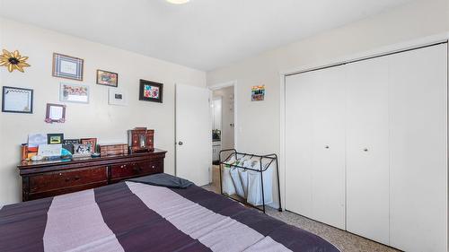 600 - 602 Rutland Road, Kelowna, BC - Indoor Photo Showing Bedroom