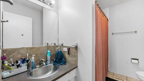 600 - 602 Rutland Road, Kelowna, BC - Indoor Photo Showing Bathroom
