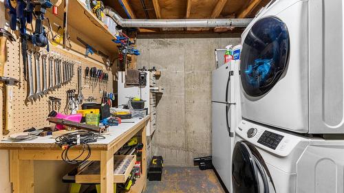 600 - 602 Rutland Road, Kelowna, BC - Indoor Photo Showing Laundry Room