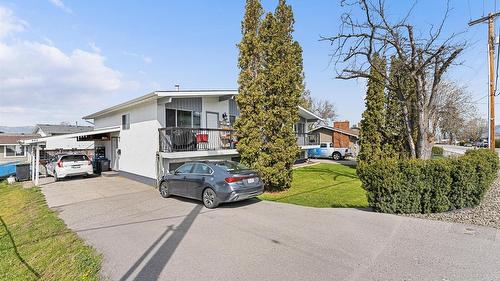 600 - 602 Rutland Road, Kelowna, BC - Outdoor