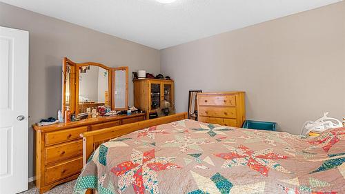 600 - 602 Rutland Road, Kelowna, BC - Indoor Photo Showing Bedroom