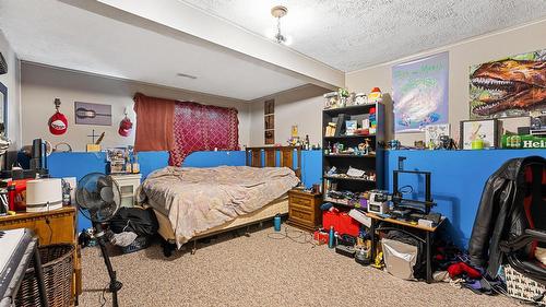 600 - 602 Rutland Road, Kelowna, BC - Indoor Photo Showing Bedroom