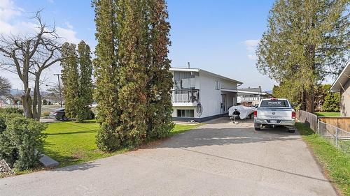600 - 602 Rutland Road, Kelowna, BC - Outdoor