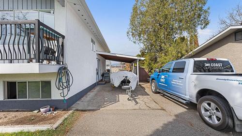 600 - 602 Rutland Road, Kelowna, BC - Outdoor