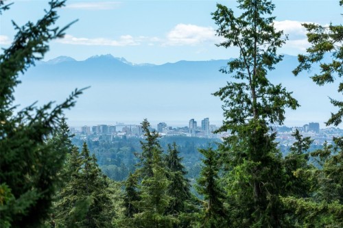 #201-940 Boulderwood Rise  Saanich, BC V8Y 3H5
