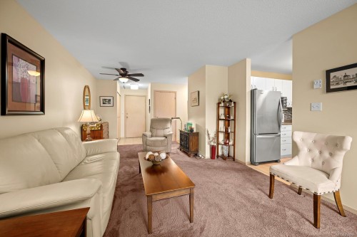 #203B-698 Aspen Rd, Comox, BC - Indoor Photo Showing Living Room