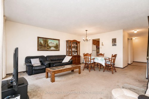 4040 Silverhaze Road, Mississauga, ON - Indoor Photo Showing Living Room