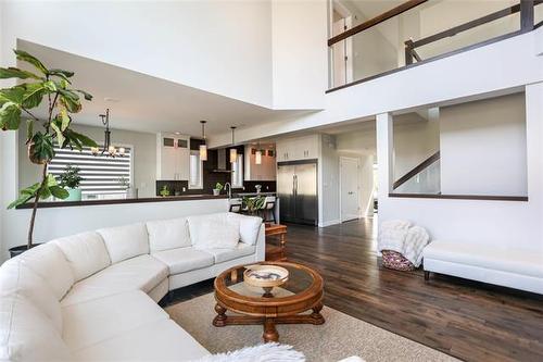 71 Lake Bend Rd, Winnipeg, MB - Indoor Photo Showing Living Room