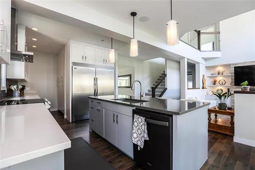 71 Lake Bend Rd, Winnipeg, MB - Indoor Photo Showing Kitchen With Upgraded Kitchen