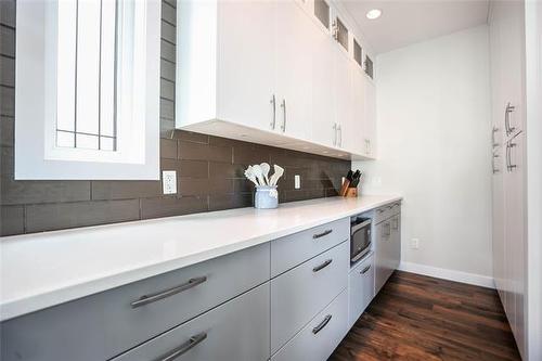 71 Lake Bend Rd, Winnipeg, MB - Indoor Photo Showing Kitchen