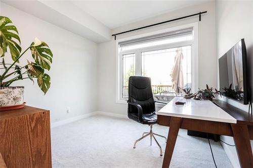 71 Lake Bend Rd, Winnipeg, MB - Indoor Photo Showing Office
