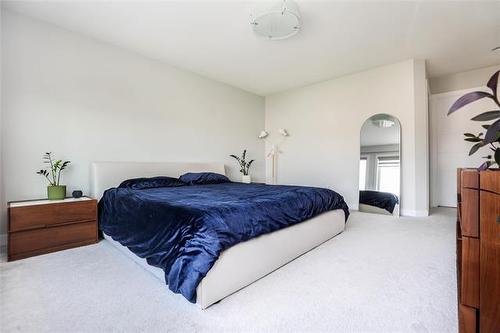 71 Lake Bend Rd, Winnipeg, MB - Indoor Photo Showing Bedroom