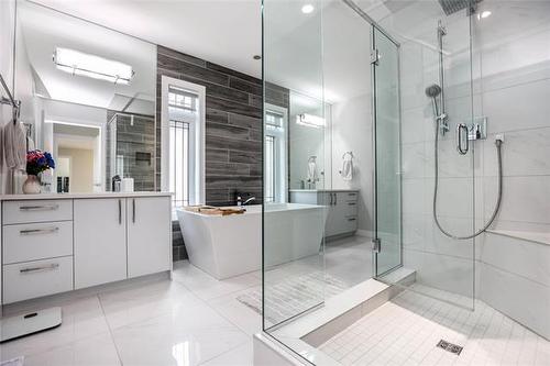 71 Lake Bend Rd, Winnipeg, MB - Indoor Photo Showing Bathroom