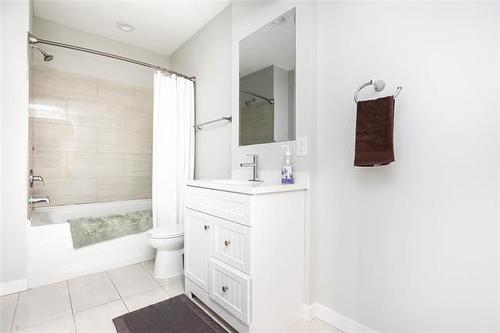 71 Lake Bend Rd, Winnipeg, MB - Indoor Photo Showing Bathroom