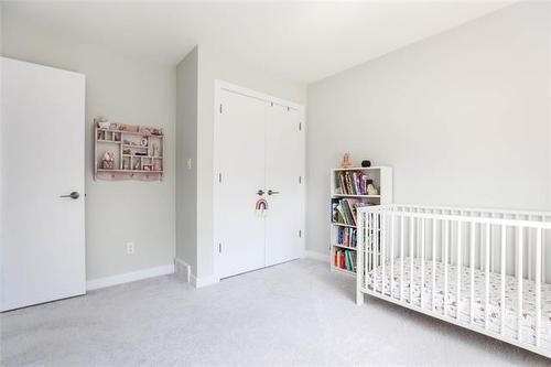 71 Lake Bend Rd, Winnipeg, MB - Indoor Photo Showing Bedroom