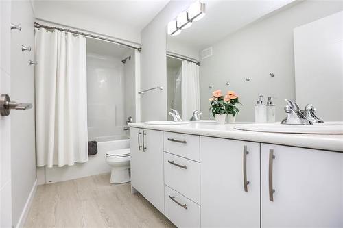 71 Lake Bend Rd, Winnipeg, MB - Indoor Photo Showing Bathroom
