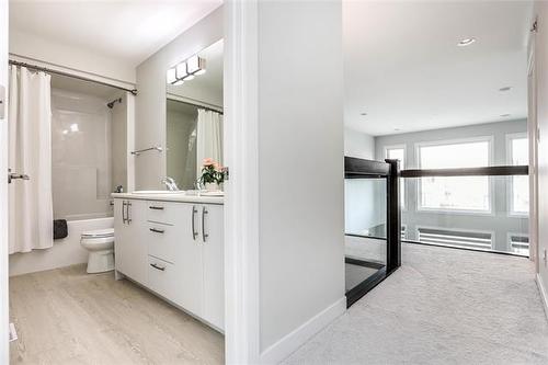 71 Lake Bend Rd, Winnipeg, MB - Indoor Photo Showing Bathroom