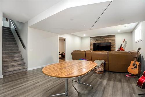 71 Lake Bend Rd, Winnipeg, MB - Indoor With Fireplace