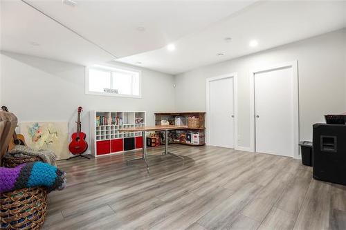 71 Lake Bend Rd, Winnipeg, MB - Indoor