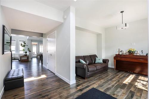 71 Lake Bend Rd, Winnipeg, MB - Indoor Photo Showing Other Room
