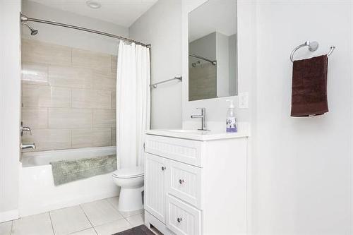 71 Lake Bend Rd, Winnipeg, MB - Indoor Photo Showing Bathroom