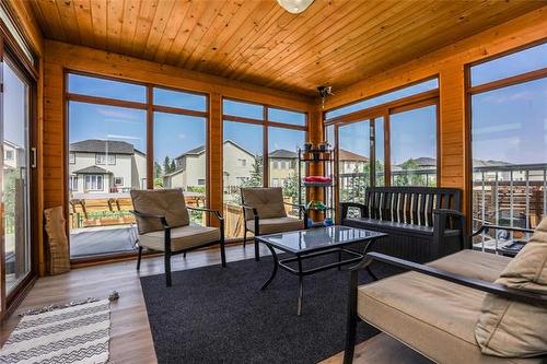 71 Lake Bend Rd, Winnipeg, MB - Indoor Photo Showing Living Room