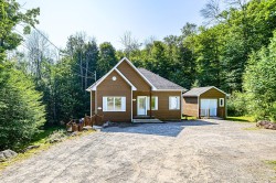 184  - 184A Ch. des Cèdres Sainte-Anne-Des-Lacs, QC J0R 1B0