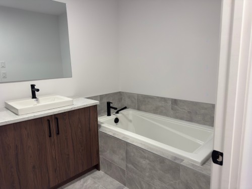 Bathroom - 1443 Rue Chamberland, Québec (Les Rivières), QC - Indoor Photo Showing Bathroom
