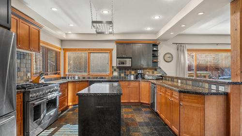 1802 Greywolf Drive, Panorama, BC - Indoor Photo Showing Kitchen With Upgraded Kitchen