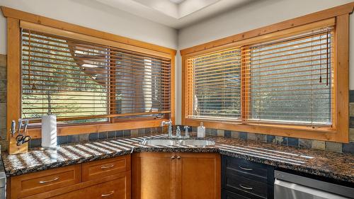 1802 Greywolf Drive, Panorama, BC - Indoor Photo Showing Kitchen