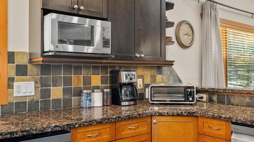 1802 Greywolf Drive, Panorama, BC - Indoor Photo Showing Kitchen With Upgraded Kitchen