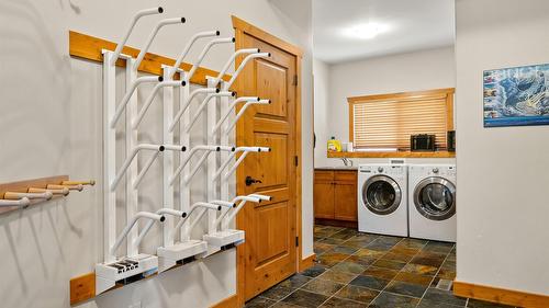 1802 Greywolf Drive, Panorama, BC - Indoor Photo Showing Laundry Room