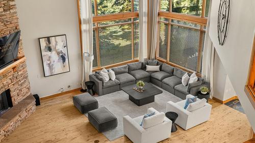 1802 Greywolf Drive, Panorama, BC - Indoor Photo Showing Living Room With Fireplace