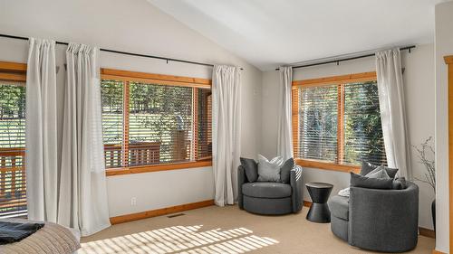 1802 Greywolf Drive, Panorama, BC - Indoor Photo Showing Living Room