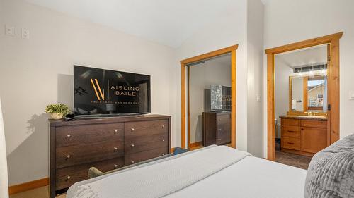 1802 Greywolf Drive, Panorama, BC - Indoor Photo Showing Bedroom