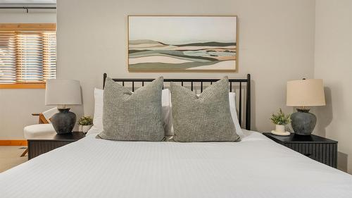 1802 Greywolf Drive, Panorama, BC - Indoor Photo Showing Bedroom