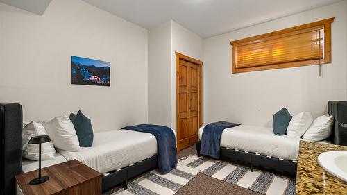 1802 Greywolf Drive, Panorama, BC - Indoor Photo Showing Bedroom