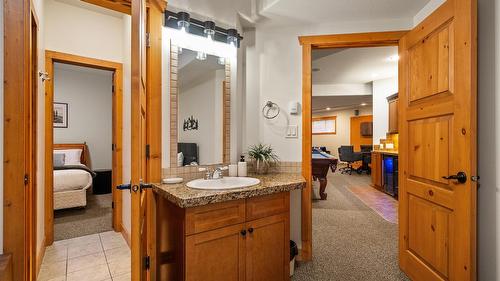 1802 Greywolf Drive, Panorama, BC - Indoor Photo Showing Bathroom