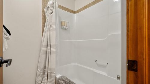 1802 Greywolf Drive, Panorama, BC - Indoor Photo Showing Bathroom