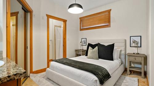 1802 Greywolf Drive, Panorama, BC - Indoor Photo Showing Bedroom