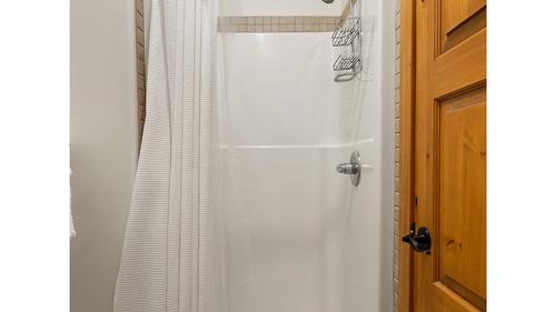 1802 Greywolf Drive, Panorama, BC - Indoor Photo Showing Bathroom