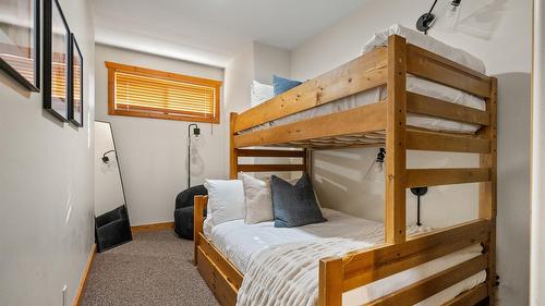 1802 Greywolf Drive, Panorama, BC - Indoor Photo Showing Bedroom