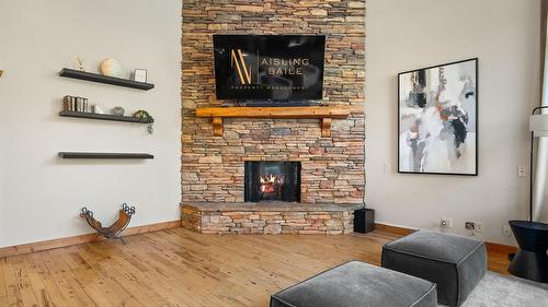 1802 Greywolf Drive, Panorama, BC - Indoor Photo Showing Living Room With Fireplace
