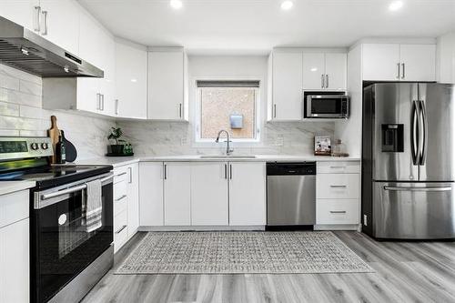 26 Denman Cr, Winnipeg, MB - Indoor Photo Showing Kitchen With Upgraded Kitchen