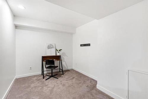 26 Denman Cr, Winnipeg, MB - Indoor Photo Showing Other Room