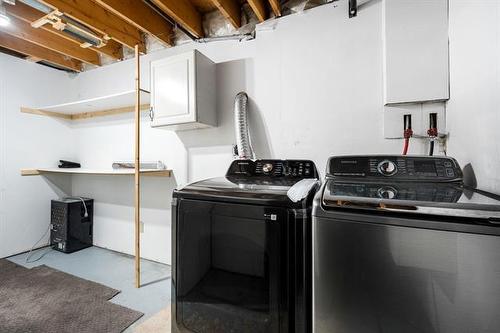 26 Denman Cr, Winnipeg, MB - Indoor Photo Showing Laundry Room