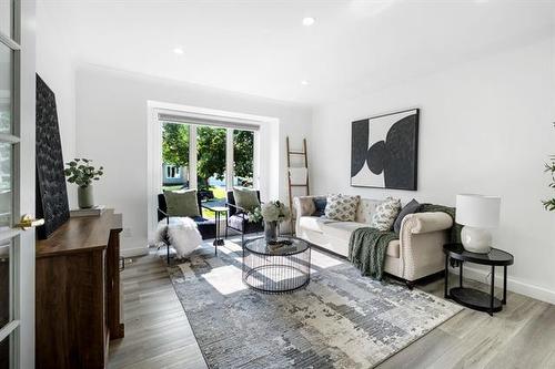 26 Denman Cr, Winnipeg, MB - Indoor Photo Showing Living Room