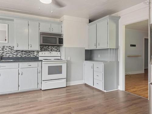 119 Pier Road, Parrsboro, NS - Indoor Photo Showing Kitchen